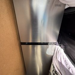 Vissani Refrigerator 