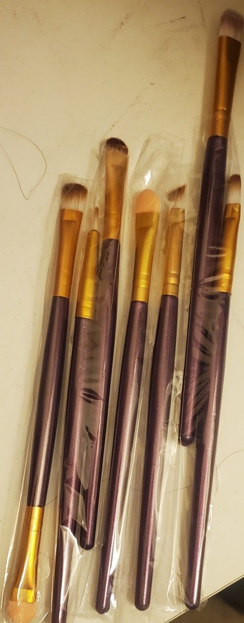 PURPLE MAKE UP BRUSHES