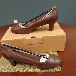 Bijou French  Leather Pumps Size 10 New In Box 