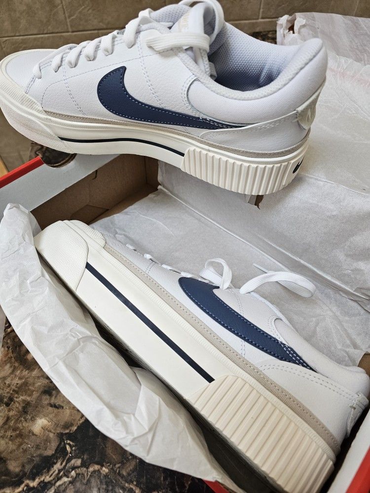 NIKE Women's Shoes 