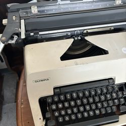 Typewriters $30 each don’t miss great deal
