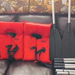 Selling As A Bundle (3) Adult Life Vest With (4) Aluminum Paddles Excellent Condition! Read Below For Information 