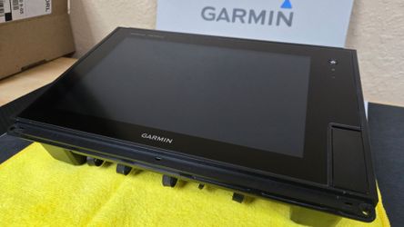 Garmin 7610xsv, in perfect condition, new plastic bezel caps included