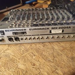BEHRINGER   EURORACK.  MX 2004A