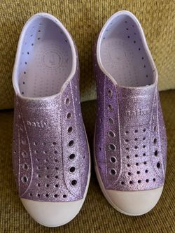 Girl natives , glitter shoes. Size: C13 20 bucks