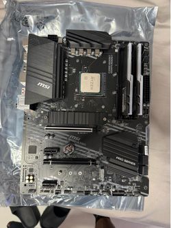 Motherboard with CPU and RAM sticks for Gaming PC
