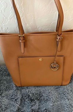 Micheal Kors Purse (Tan)