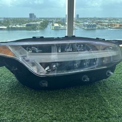 Volvo XC 90 2020 Passenger Side Headlight