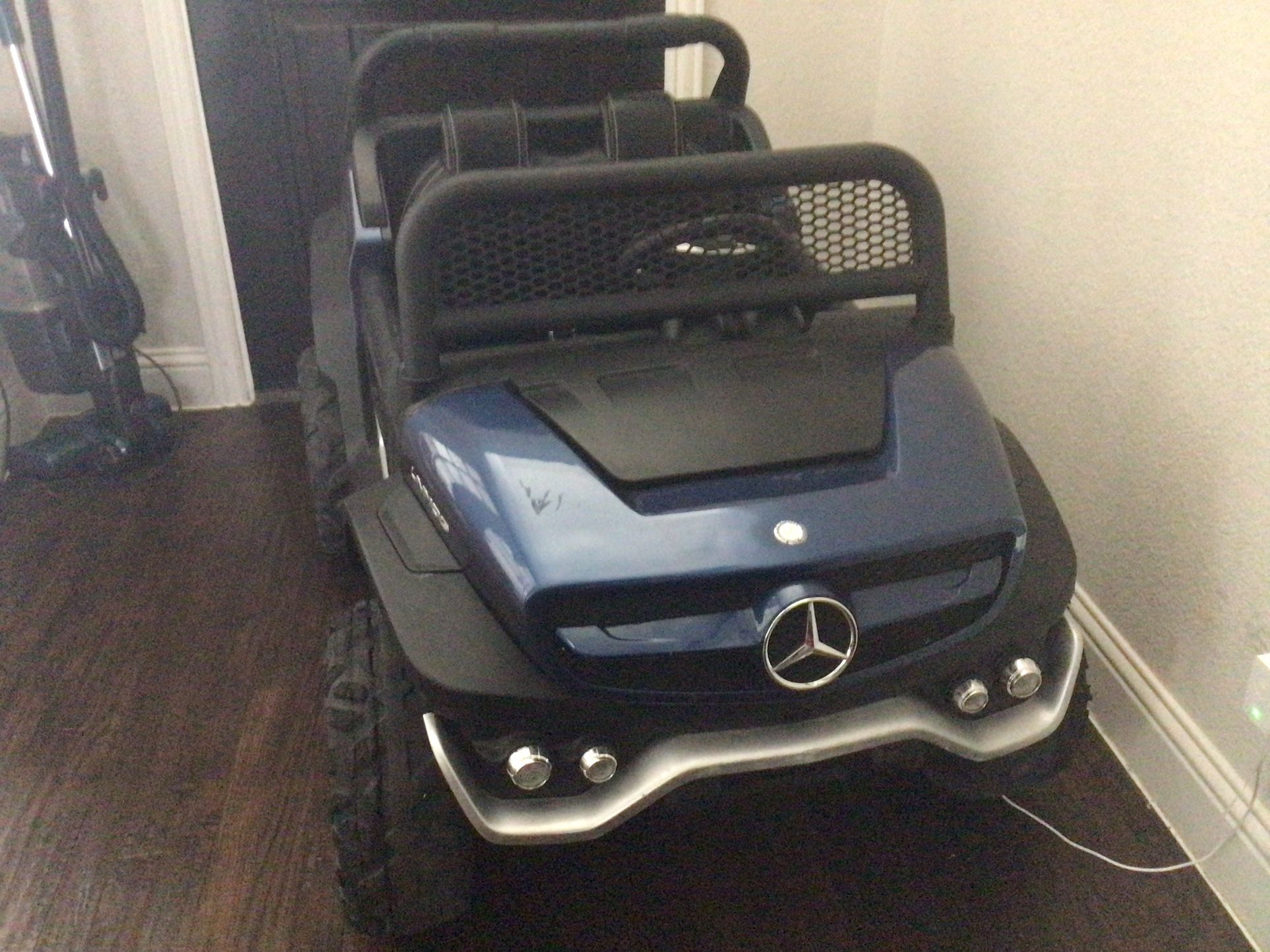 Unimog Mercedes Benz, Kids Car Needs Battery Replacement 