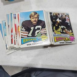 Lot Of 1975 Topps Football Cards 