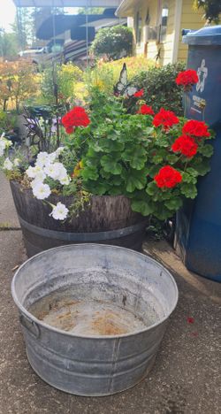 Nice Large Vintage Galvanized Tub With Handles