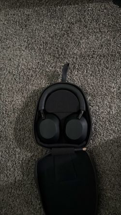 Sony WH100XM5 headphones