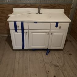 Vanity cabinet, and countertop
