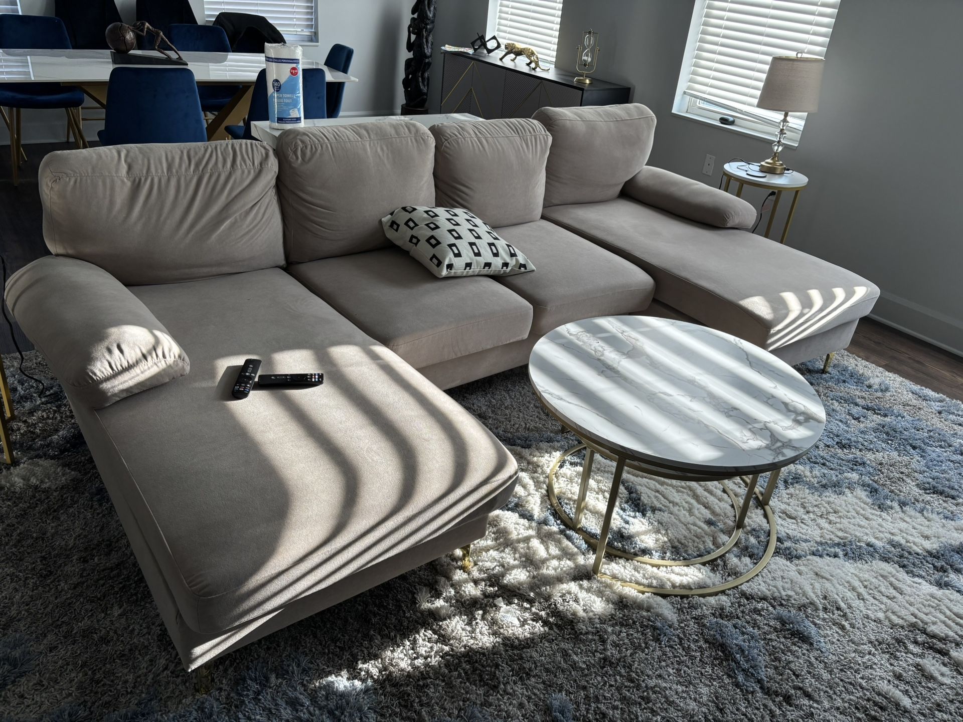 SECTIONAL COUCH IN VERY GOOD CONDITION