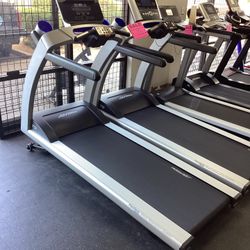 Life Fitness T5 Track Connect 2.0 High End Treadmill W/ ONLY 9 RUN HOURS 