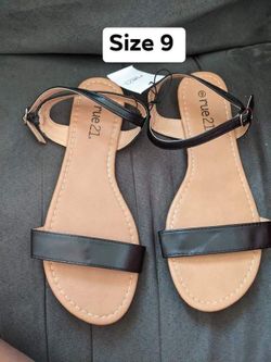 New women’s sandals size 9