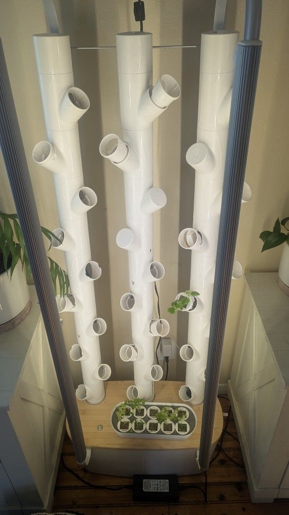 Gardyn 2.0 Indoor Hydroponic Tower w/Plants