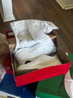 9.5 New Balances BRAND NEW