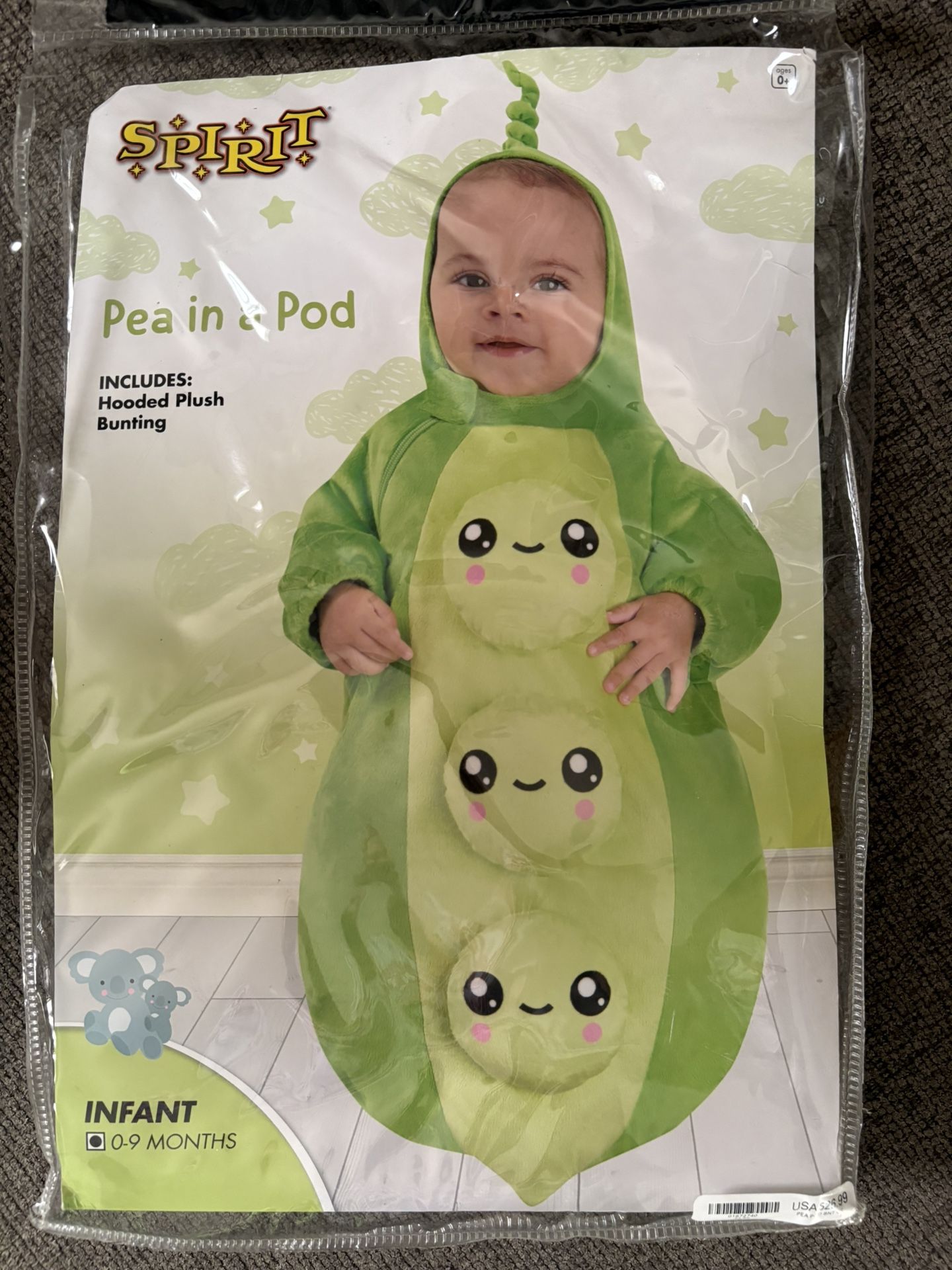 Halloween costume, pea in a pod