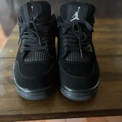 Jordan’s Retro 4 Black Cats Size 10 Men 