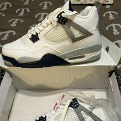 Air Jordan 4 Retro NEW!!