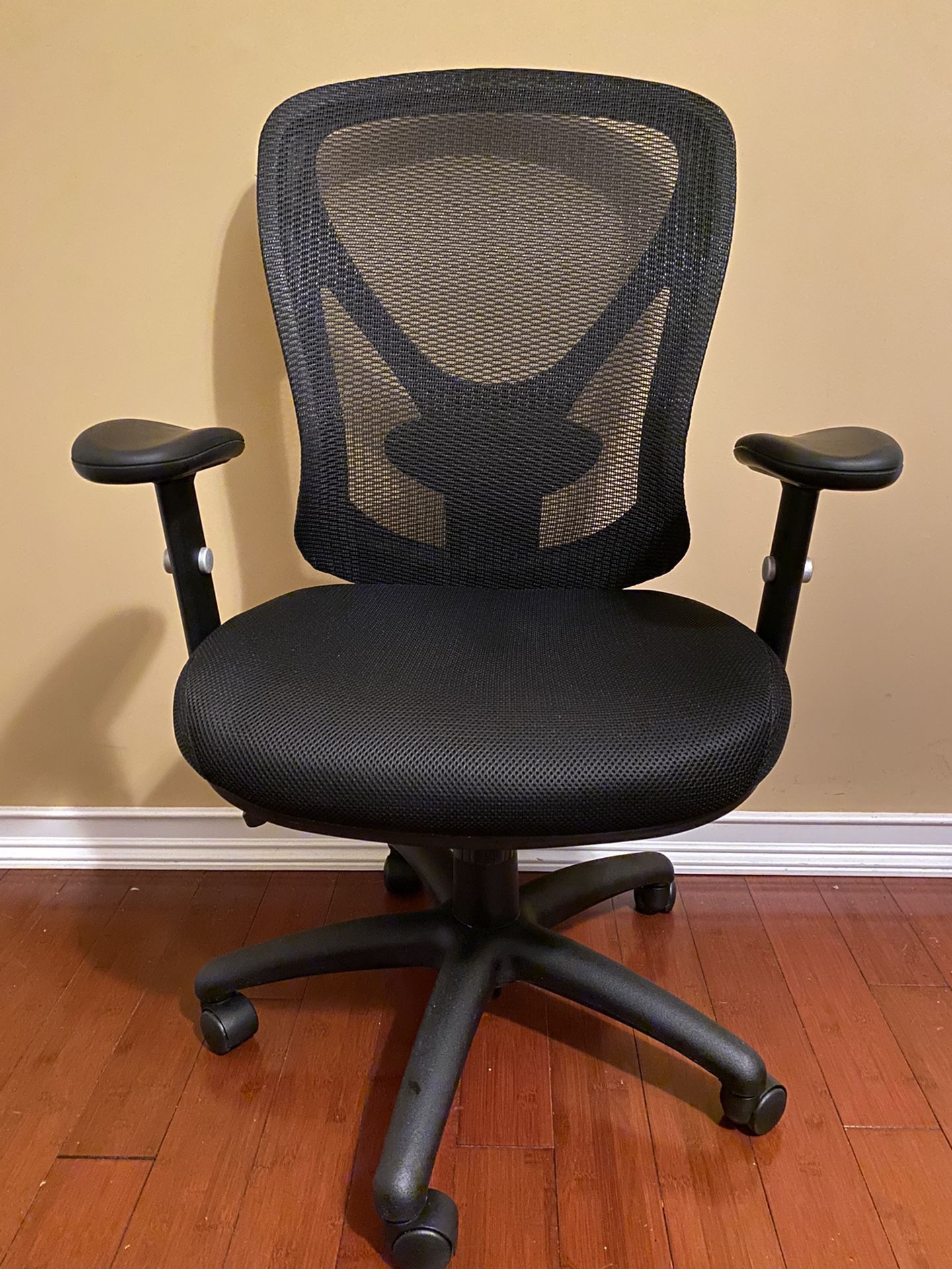 Staples Carder Desk Chair, Black - Like New