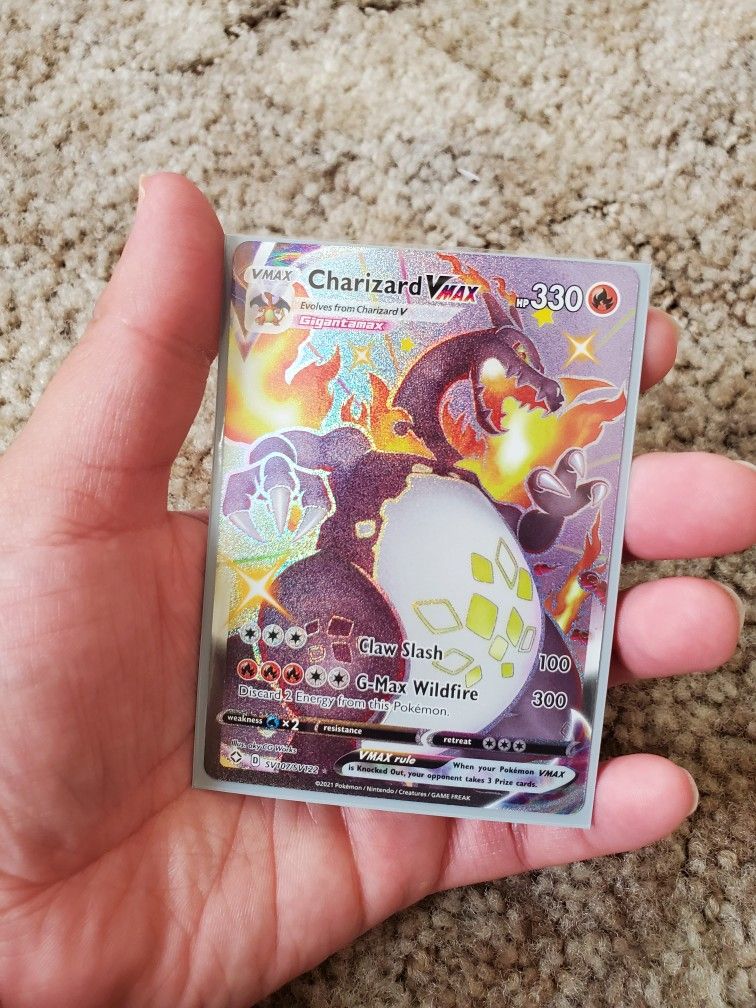 Charizard Vmax Pokémon Card 