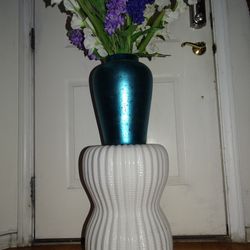 Modern Pedestal , Vase 