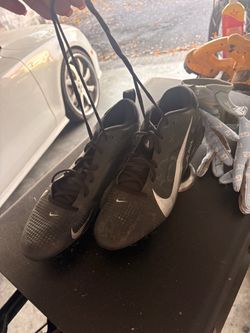 Nike Alpha Football Cleats n gloves