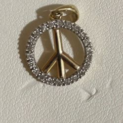 Gold Peace Pendant ✌🏼