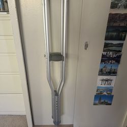 Adult crutches 