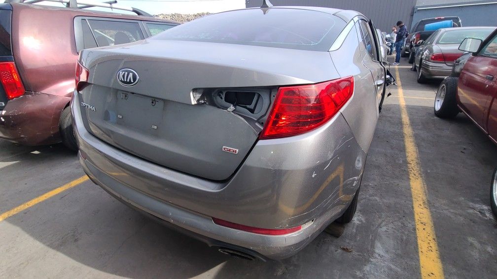 2013 kia Optima Only Parts Solamente Partes