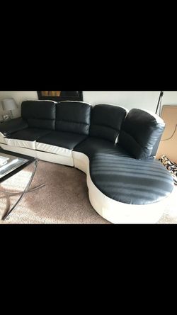 In really good condition sectional sofa