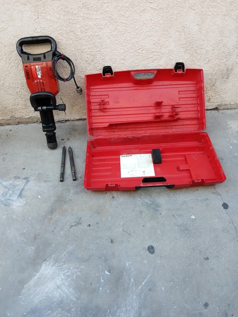 Hilti TE-925 AVR Demolition Hammer With 2 Bits This Hammer Has Been Maintenance And Service Works Excellent
