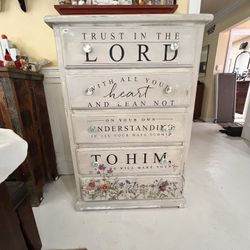 Antique Shabby Chic 5 drawer dresser for Sale 