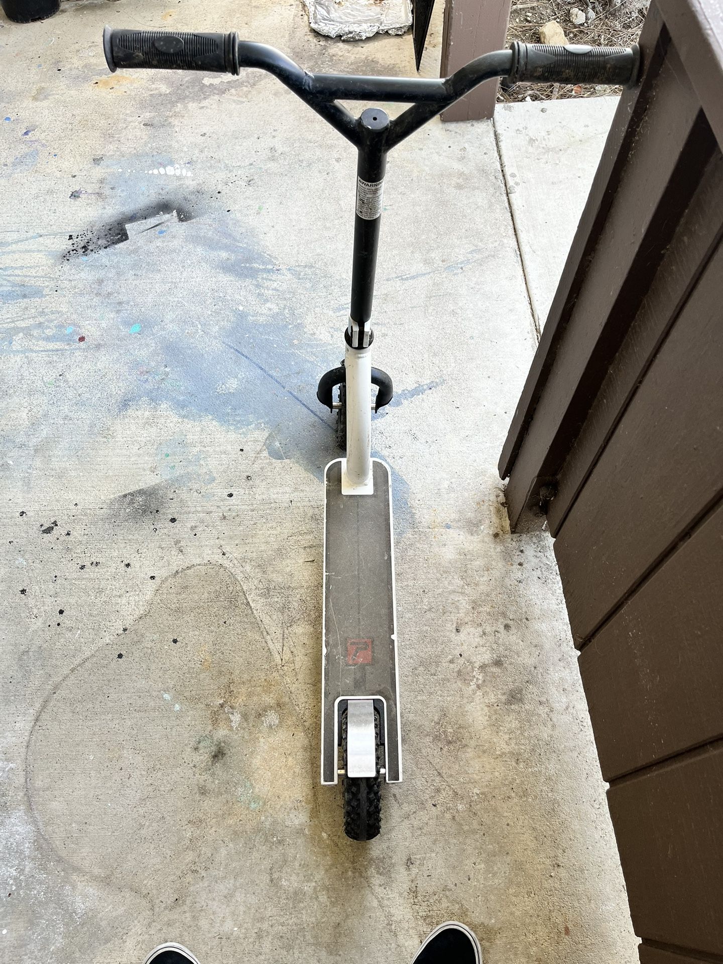 Pulse Performance Products DX1 Freestyle Dirt Scooter, Black/White