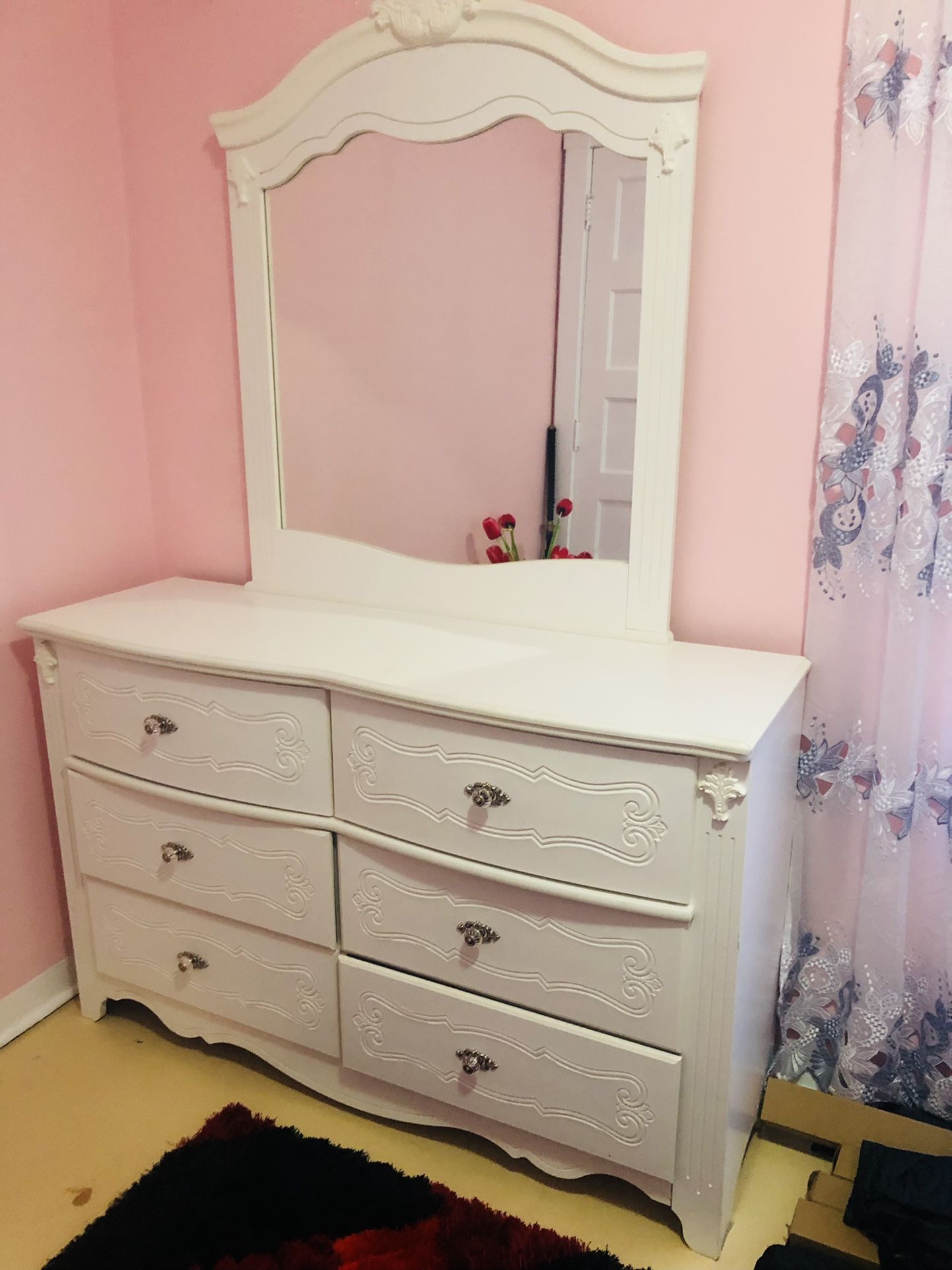 Exquisite 6 Drawer Dresser and Mirror