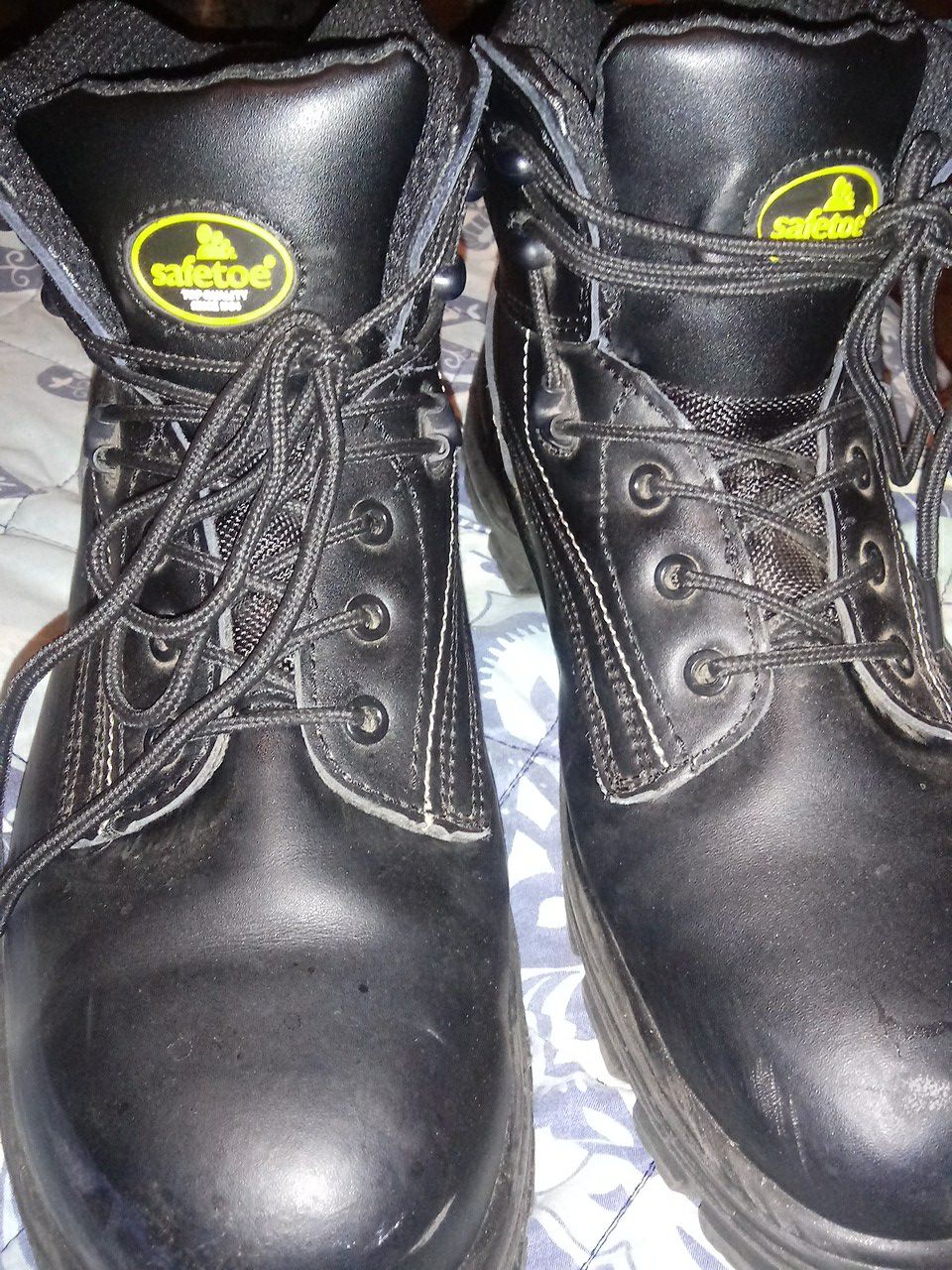 They is steel toe work boots size 12