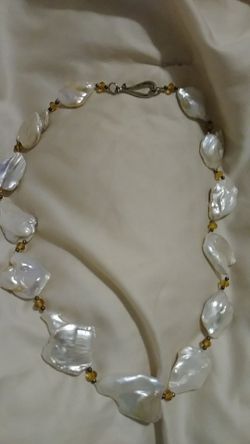 Enormous genuine free flrm pacific 1.5" long/to 1" across each, white 20" necklace