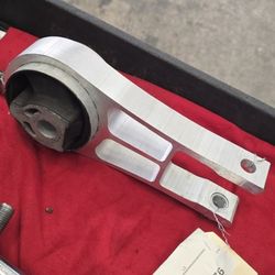 Motor Mount Chrysler Pacifica