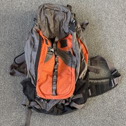 REI mens backpack. front zippers, side pockets  Great condition.. perfect for hiking  Lots of compartments