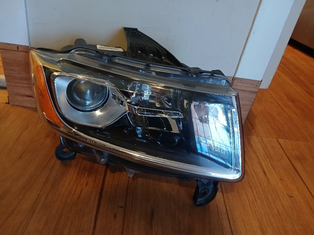 Jeep Grand Cherokee Headlight