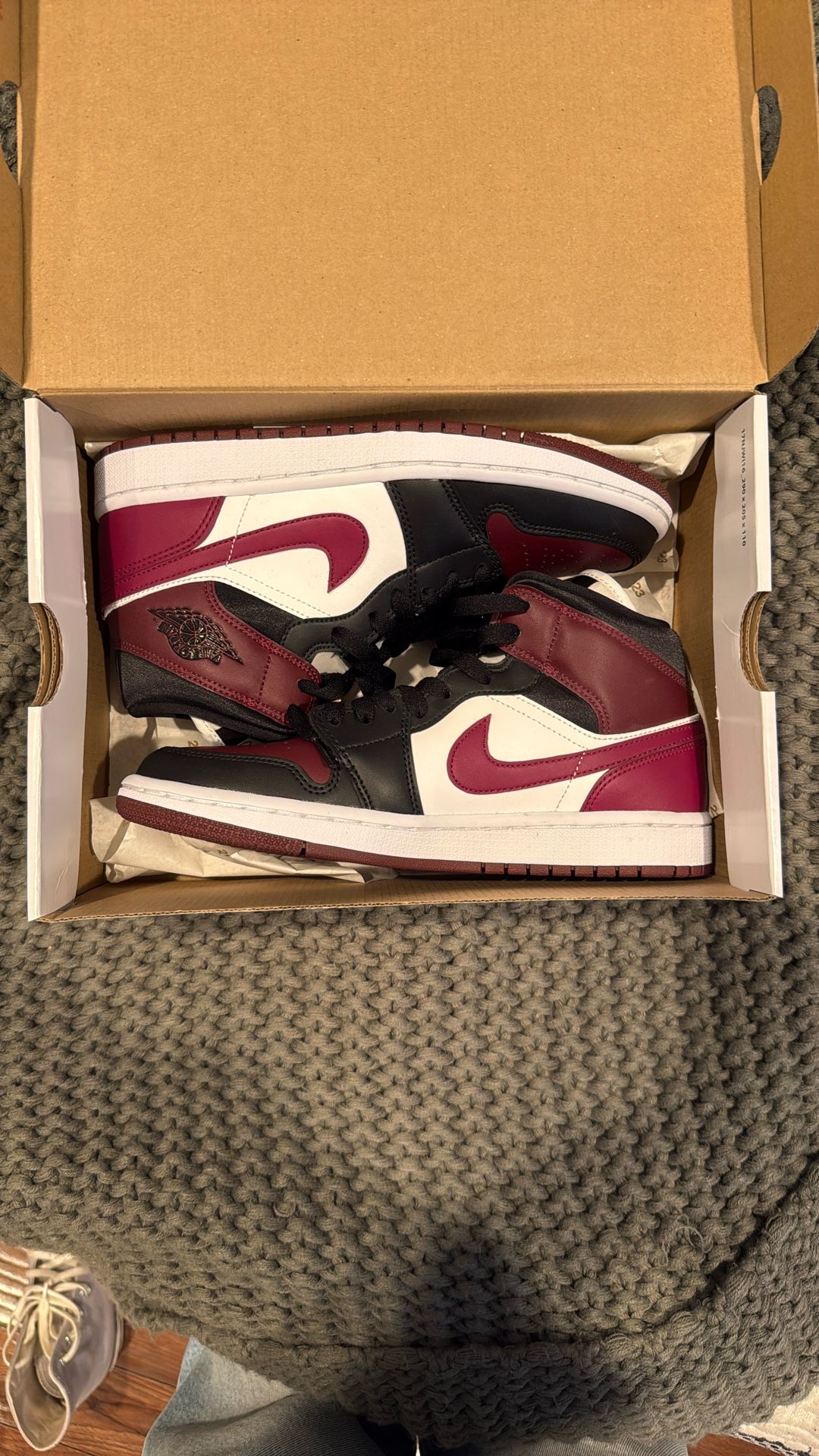 Jordan 1 Mid Beetroot/Burgundy 8W