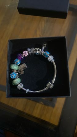 Pandora Bracelet With 13 Charms
