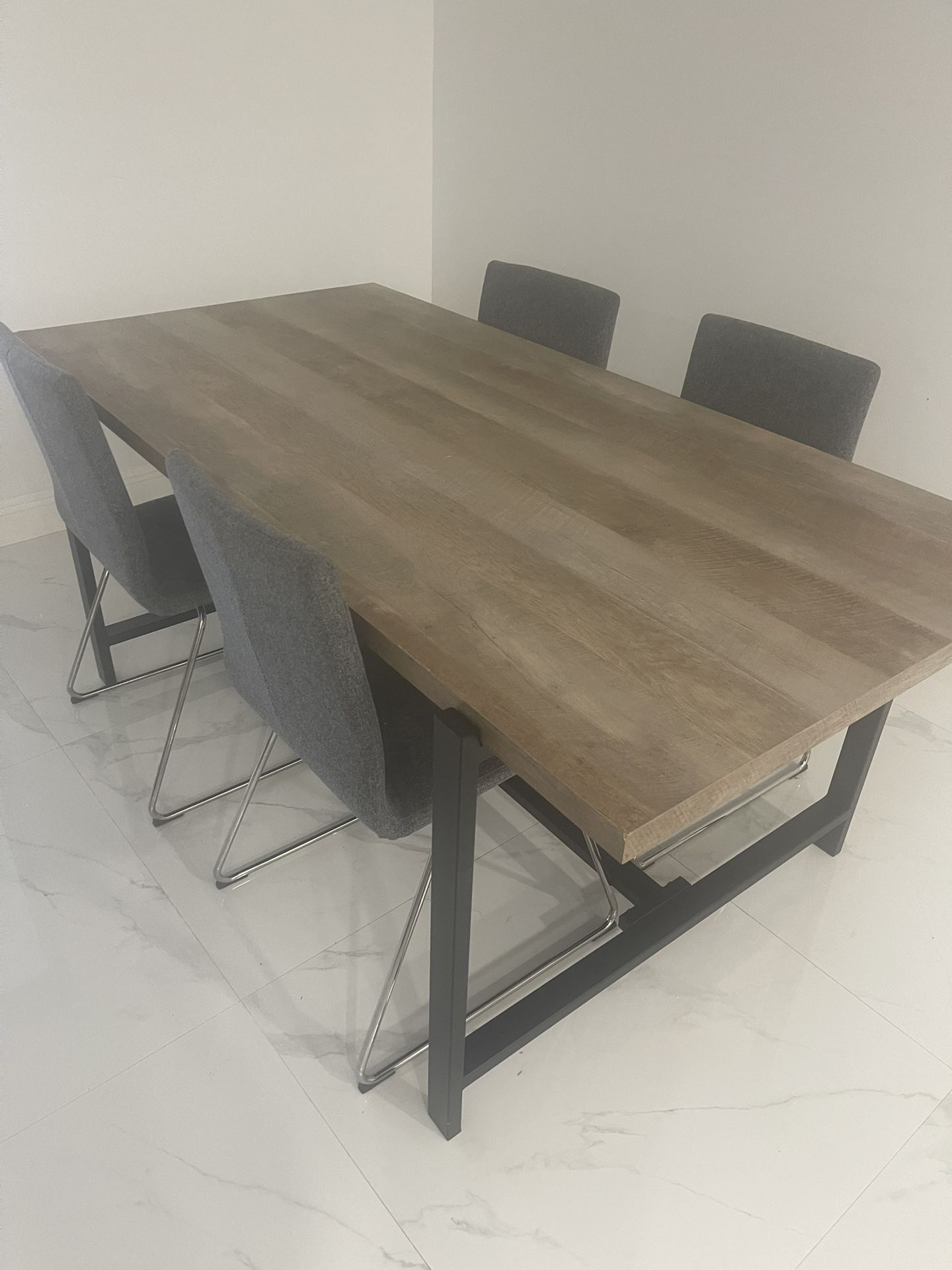 Table With 4 Chair