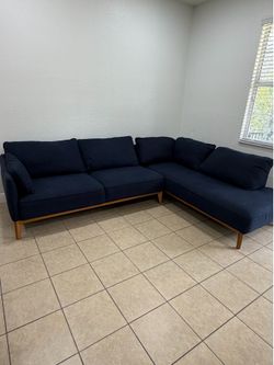 Macy’s Jollene Sectional Sofa – Excellent Condition