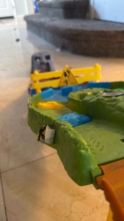 Hot Wheels Monster Truck Wreckin Raceway Track Playset