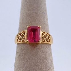 Gorgeous & Antique 14k Solid Gold & Ruby - Ring Size 7