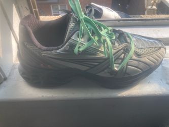 Sneakers size 11