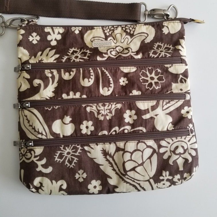 Baggallini Brown and Beige Paisley Floral Print Crossbody Travel or Daily BagBaggallini Brown and Beige Paisley Floral Print Crossbody Travel or Daily